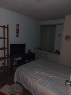Overview of the room with the TV still standing